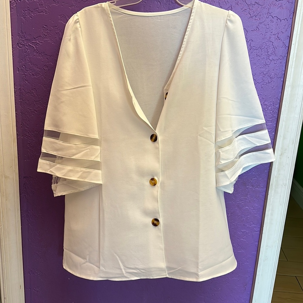 Gorgeous flowing bohemian white blouse.